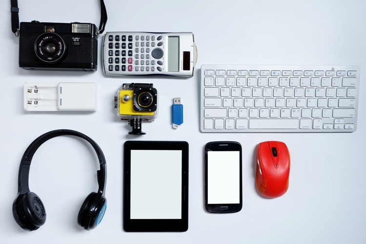 How to Amp Up Your Vlogging Game with New Electronic Gadgets?